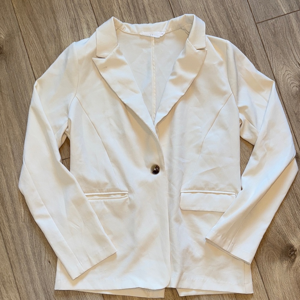 LUSH Turtledove Business Casual Blazer Style Light Jacket with Shoulder Pads